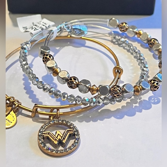 Alex and Ani Wonder Woman Crystal Emblem Set of 3 two tone expandable bracelets - Picture 4 of 14